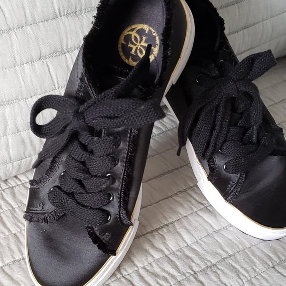 Women's Guess sneakers size 8.5 - Picture 1 of 7